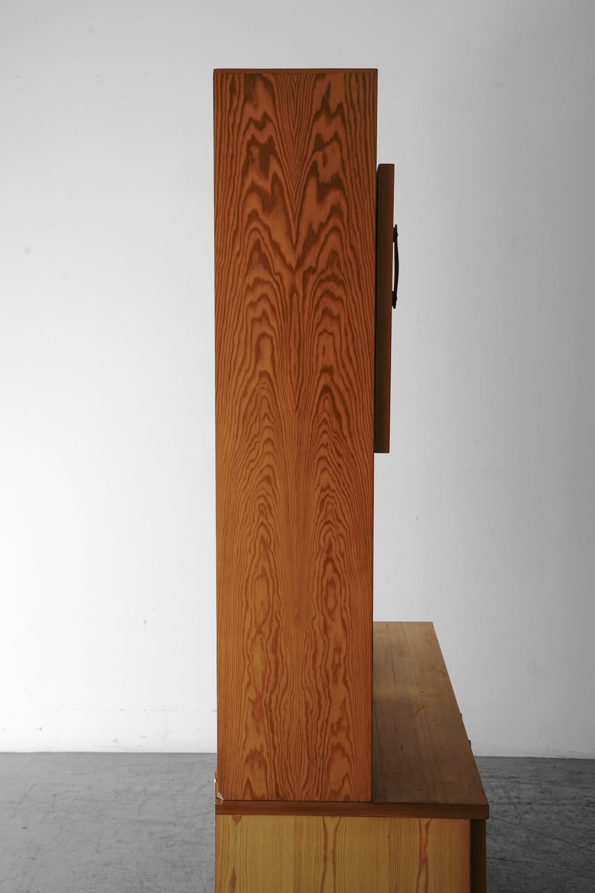 パインウッド カップボード/キャビネット<br>ヴィンテージ<br>cerote antiques - ヴィンテージ SHARK ATTACK