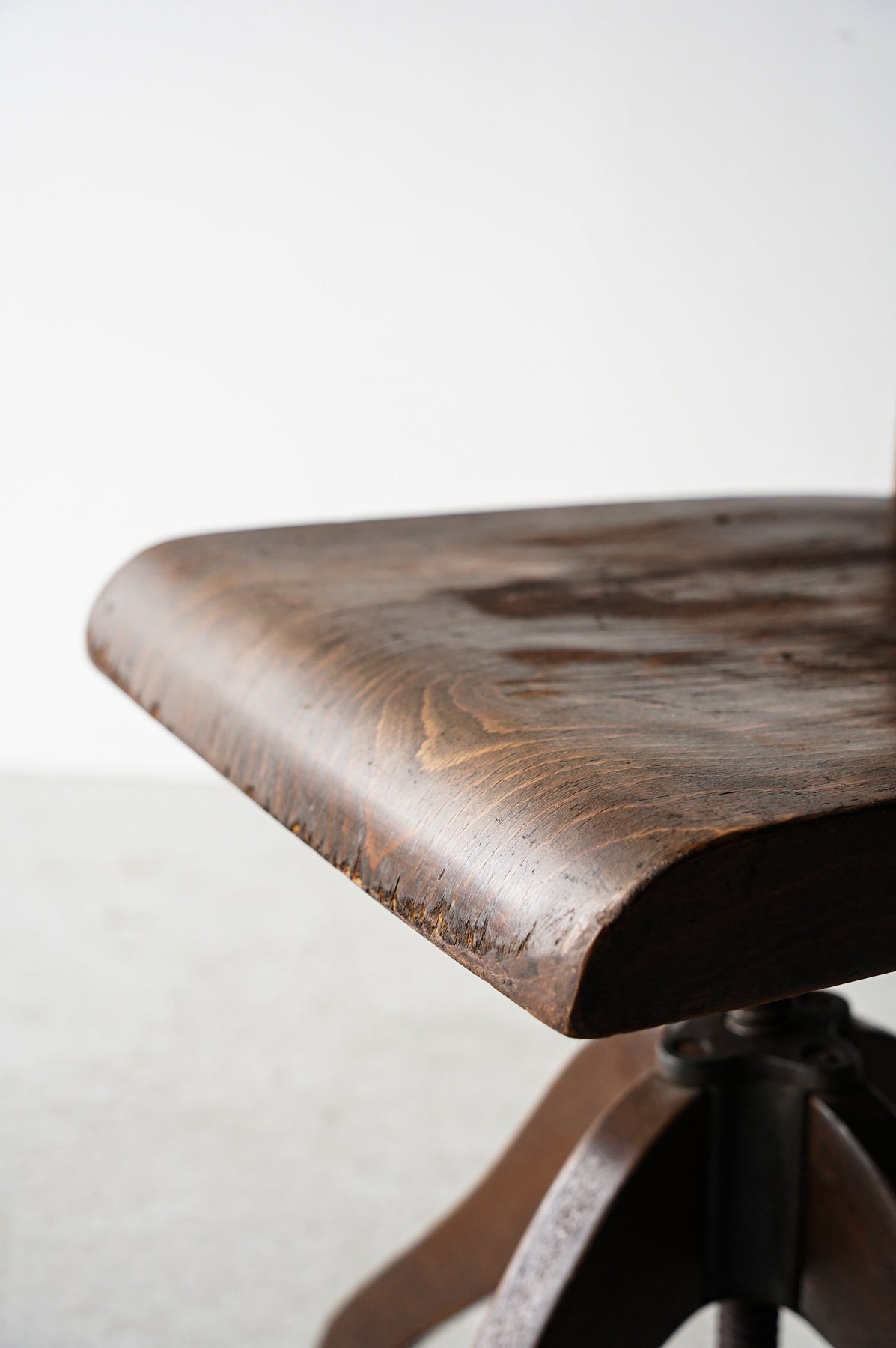 ”THONET”リフト ワークチェア <br>ヴィンテージ <br>cerote antiques - ヴィンテージ SHARK ATTACK