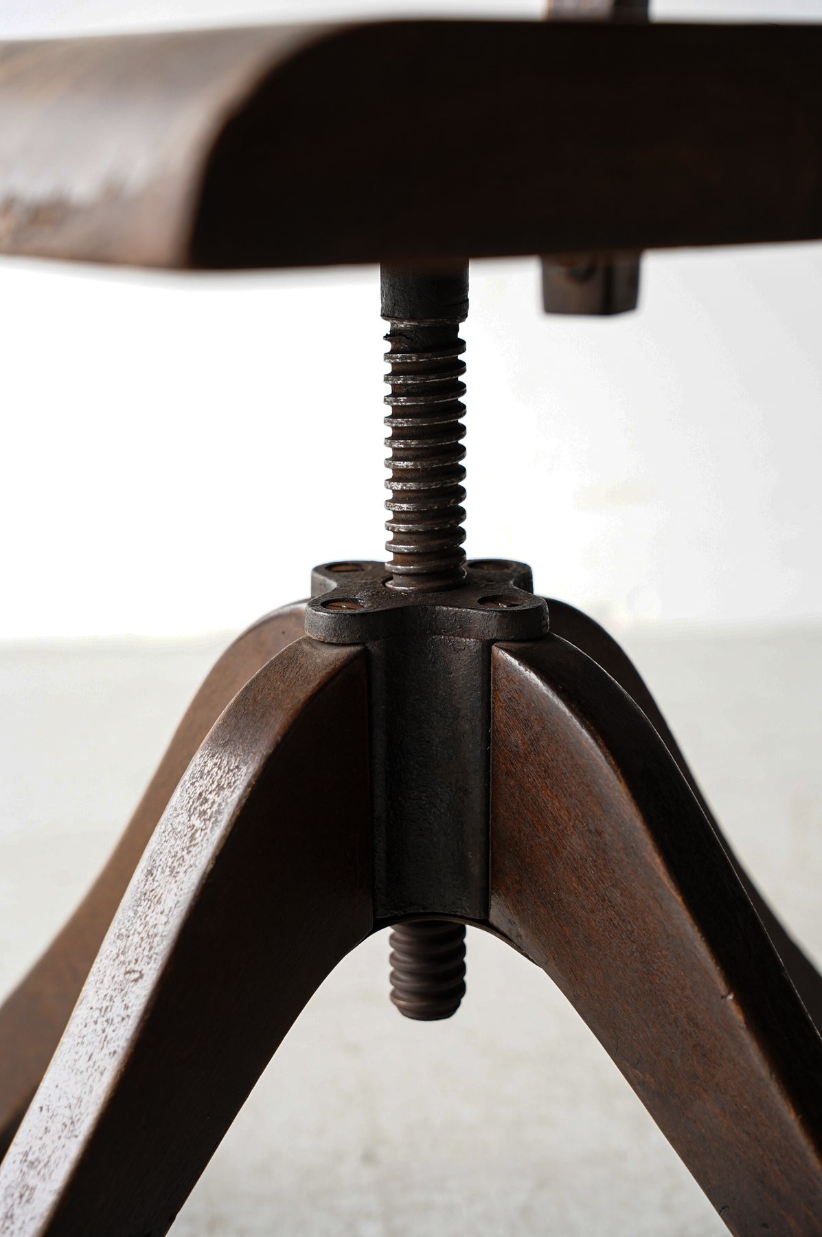 ”THONET”リフト ワークチェア <br>ヴィンテージ <br>cerote antiques - ヴィンテージ SHARK ATTACK