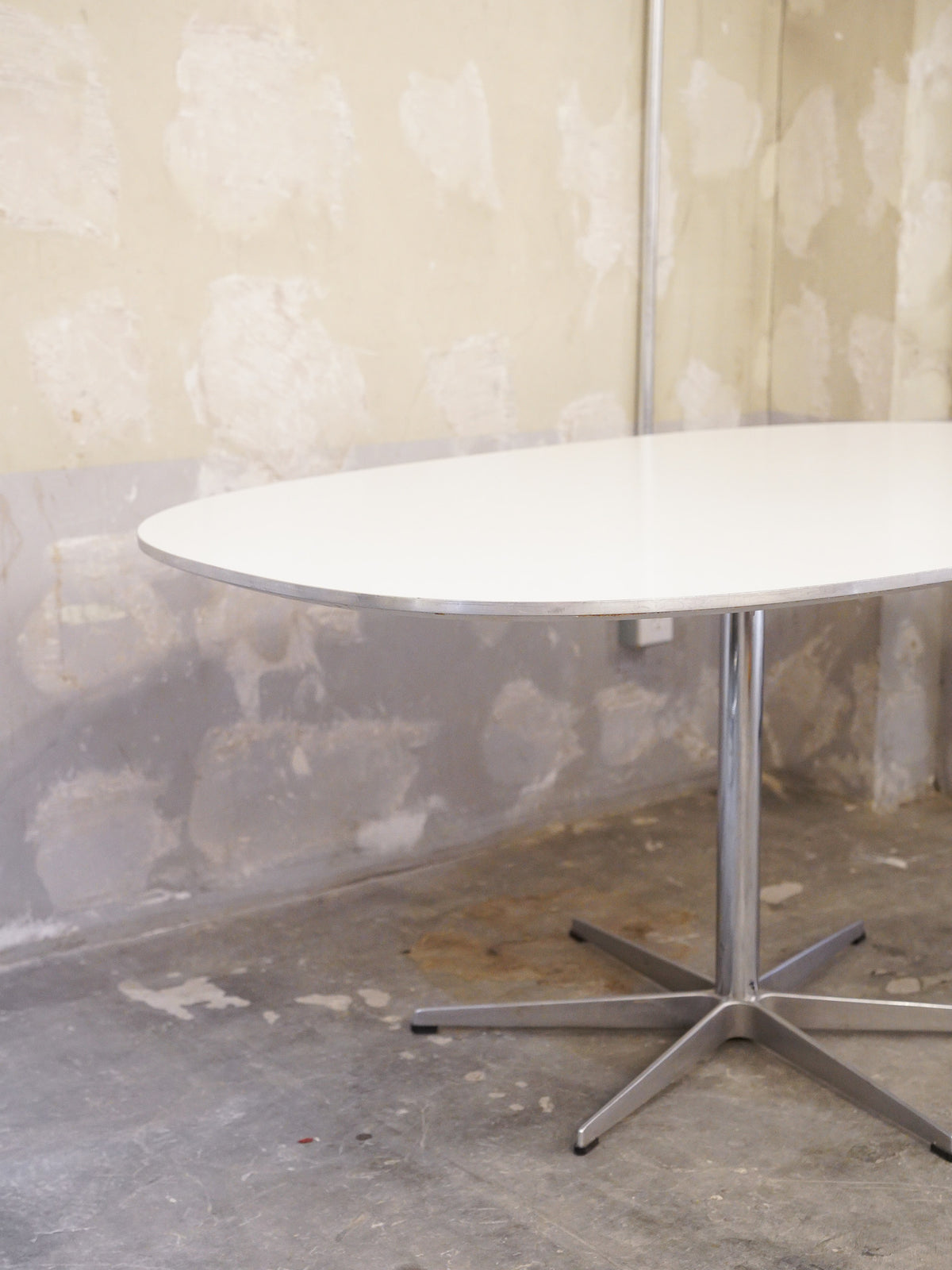 Fritz Hansen , Piet Hein & Arne Jacobsen - Denmark , 1986 - "6 Star Table" オーバルダイニングテーブル