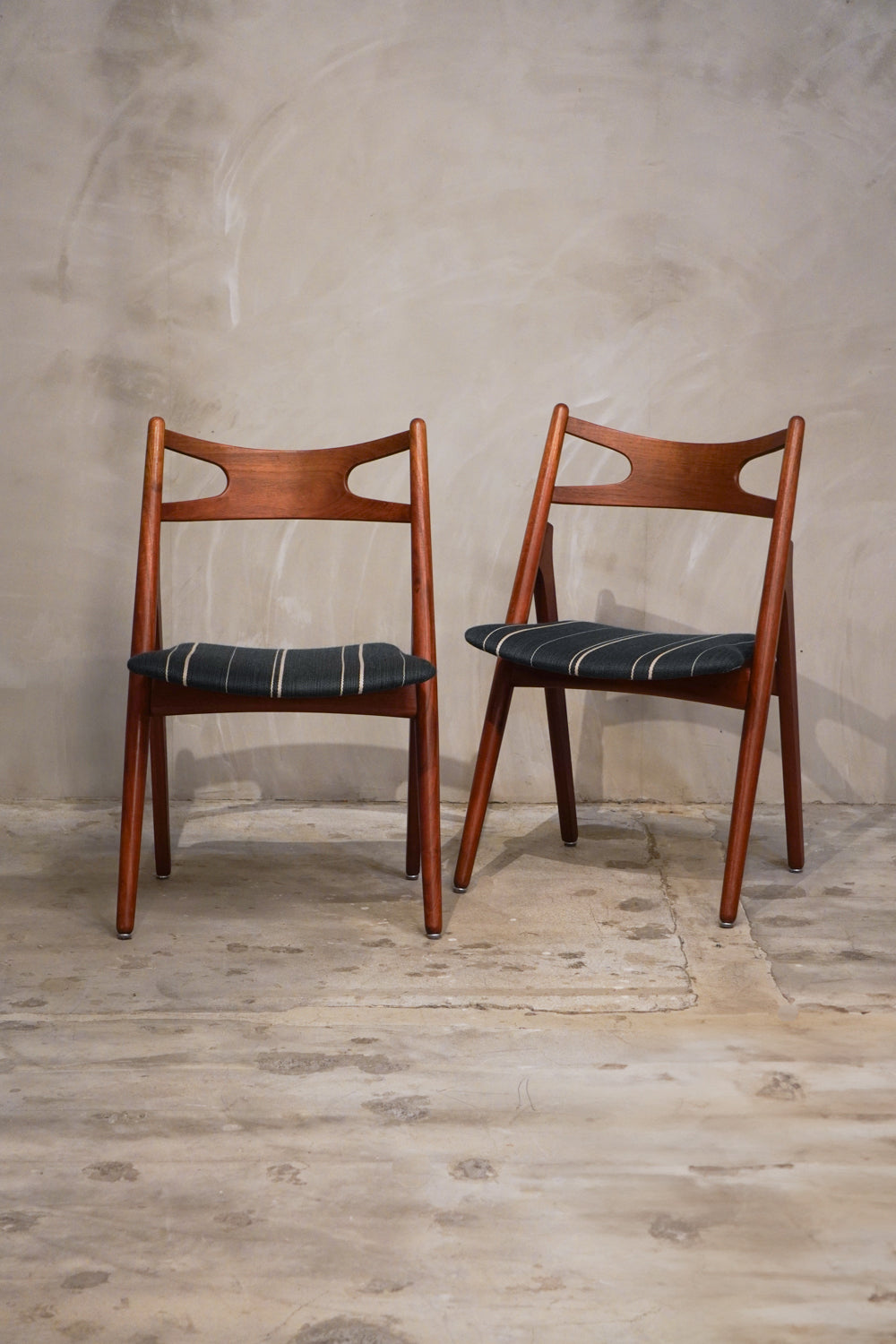 Hans J. Wegner CH29 ダイニングチェア(A/B) 2脚<br>ヴィンテージ <br>大阪店 - ヴィンテージ SHARK ATTACK