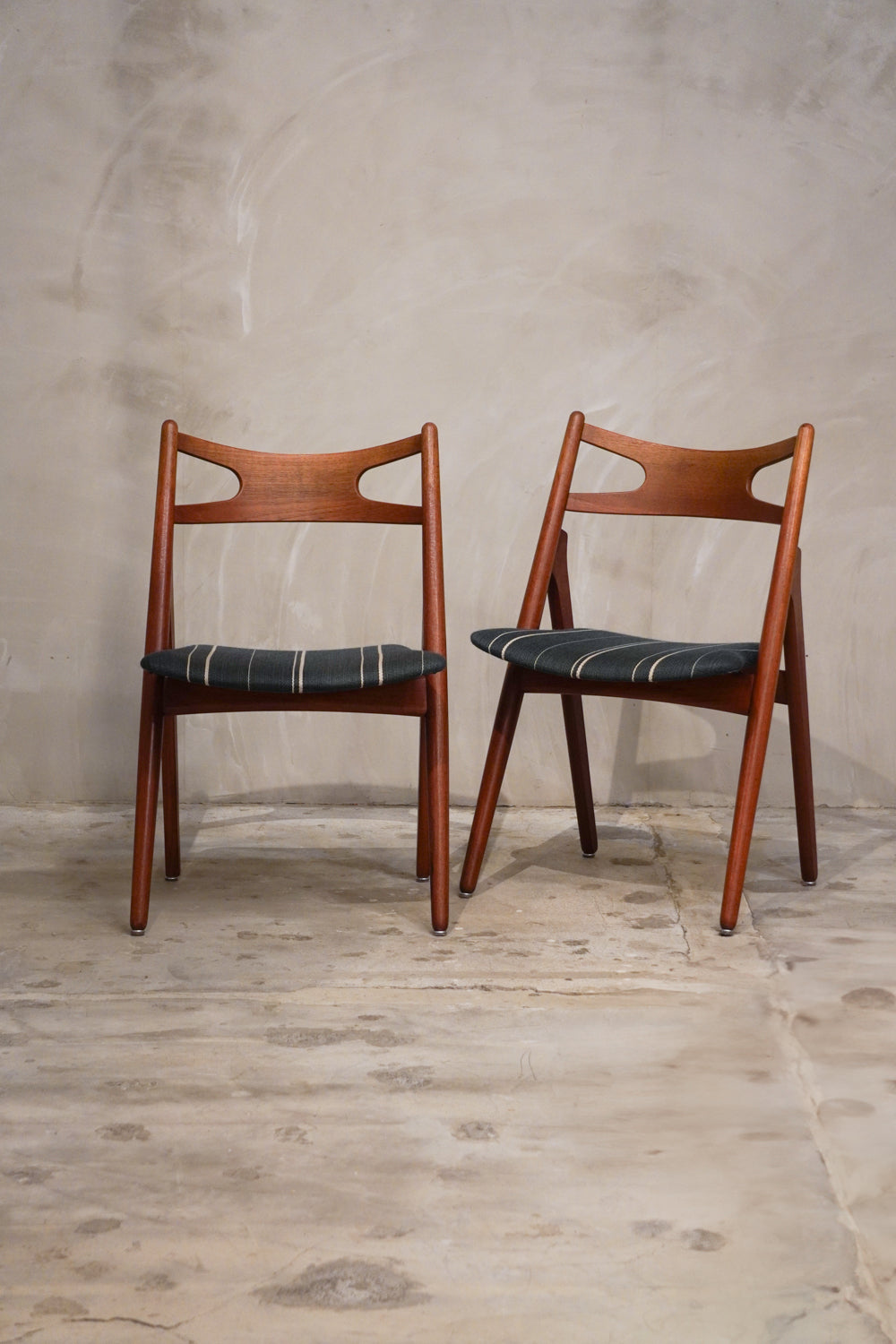 Hans J. Wegner CH29 ダイニングチェア(C/D) 2脚<br>ヴィンテージ <br>大阪店 - ヴィンテージ SHARK ATTACK