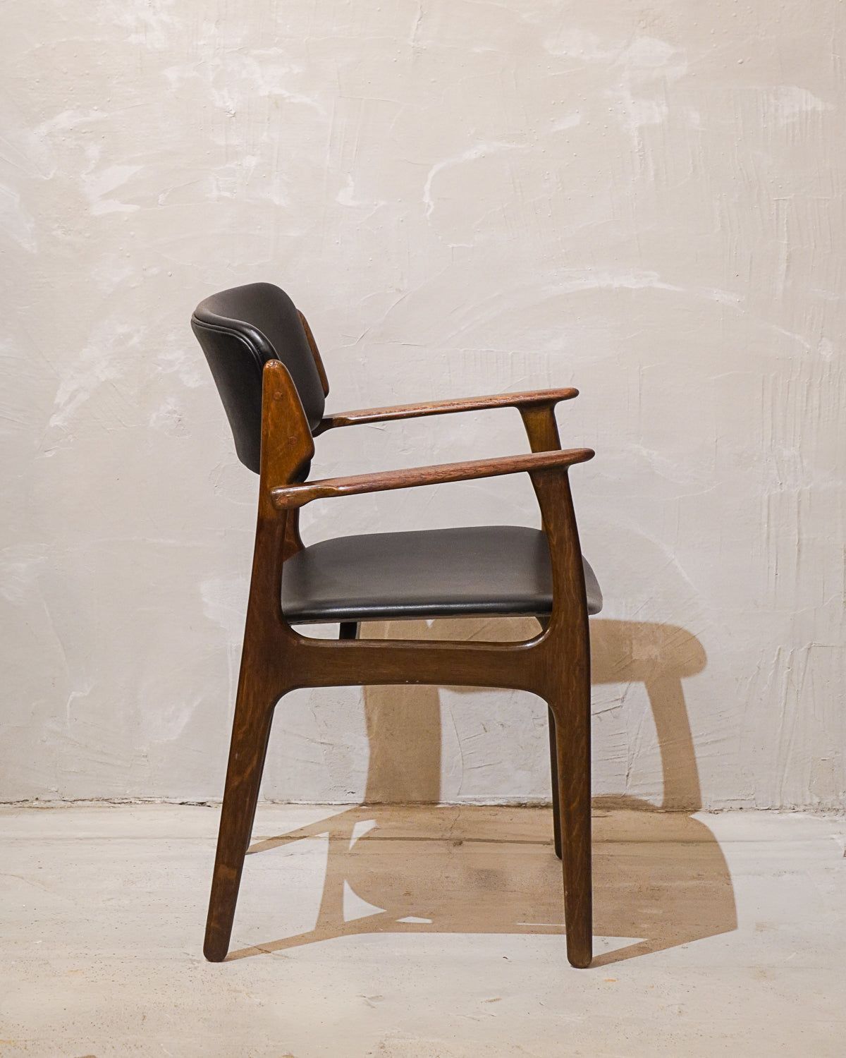 Oddense Maskinsnedkeri A-S ,  Erik Buch - Model50 アームチェア - Denmark , 1950's - bob's box