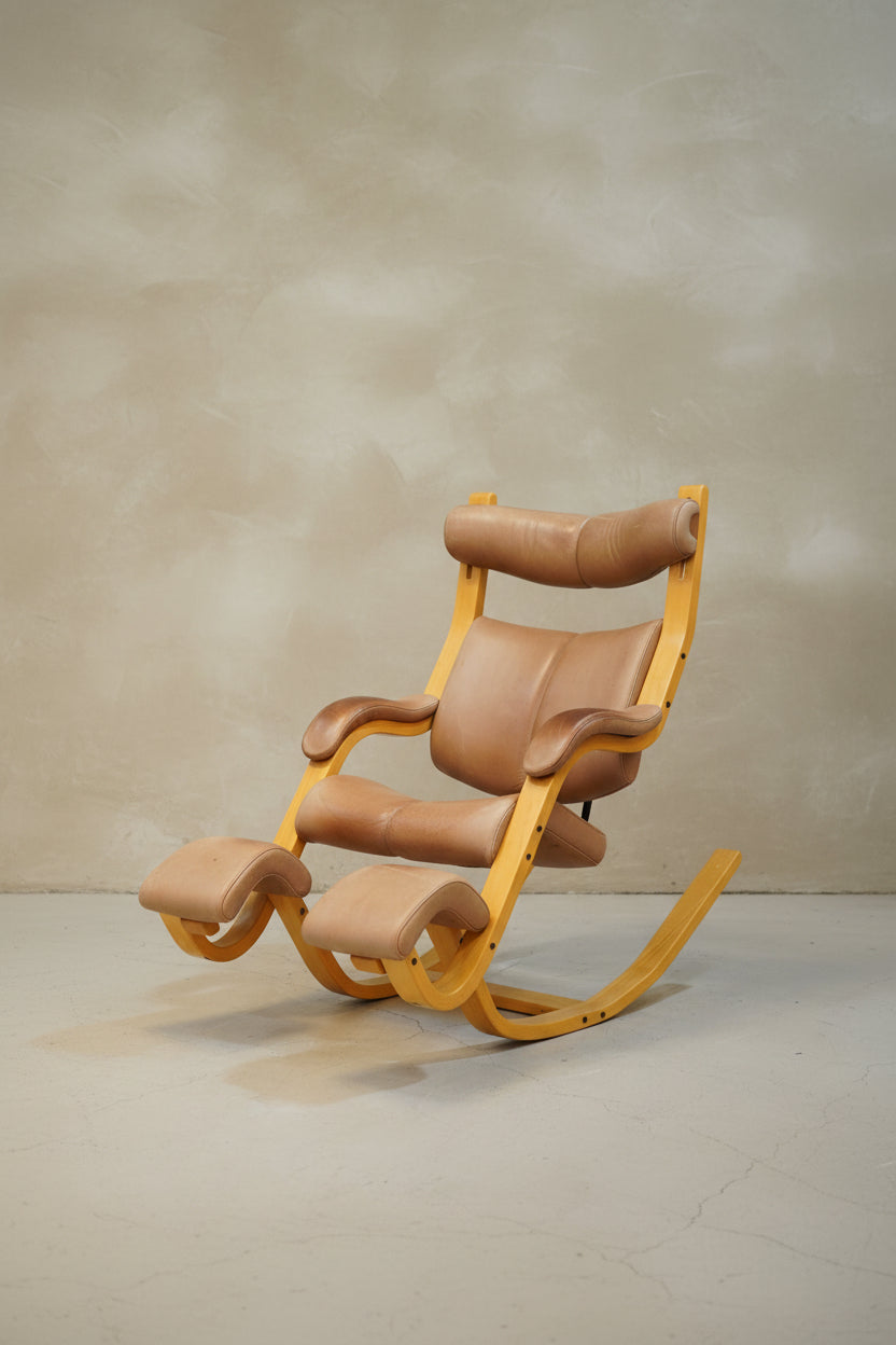 STOKKE <br> バランスチェア <br> Norway <br>大和店 - ヴィンテージ SHARK ATTACK