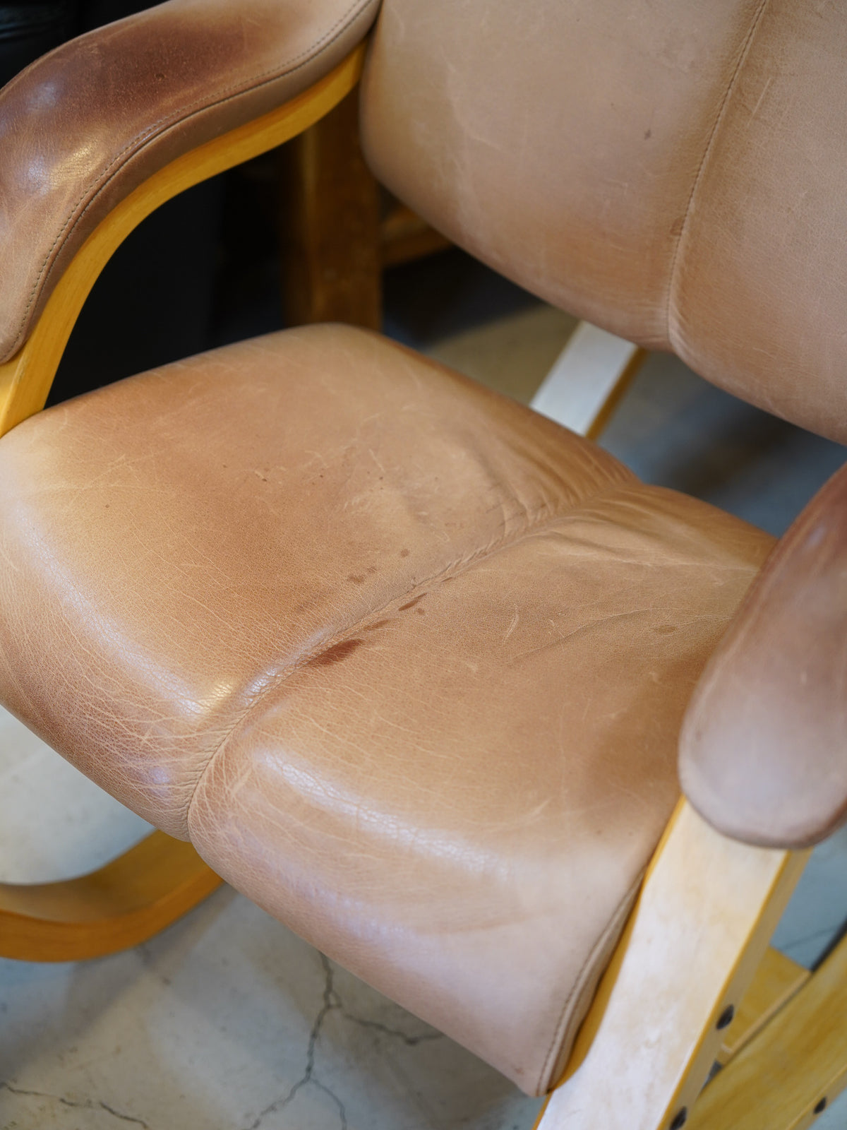 STOKKE <br> バランスチェア <br> Norway <br>大和店 - ヴィンテージ SHARK ATTACK