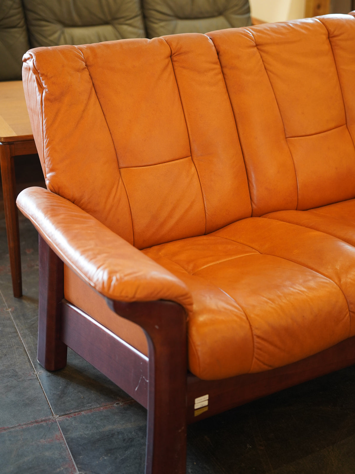※アーカイブしない EKORNES - レザー ローバック 3シーター - Norway , 1970's - HOLD anynal shiba
