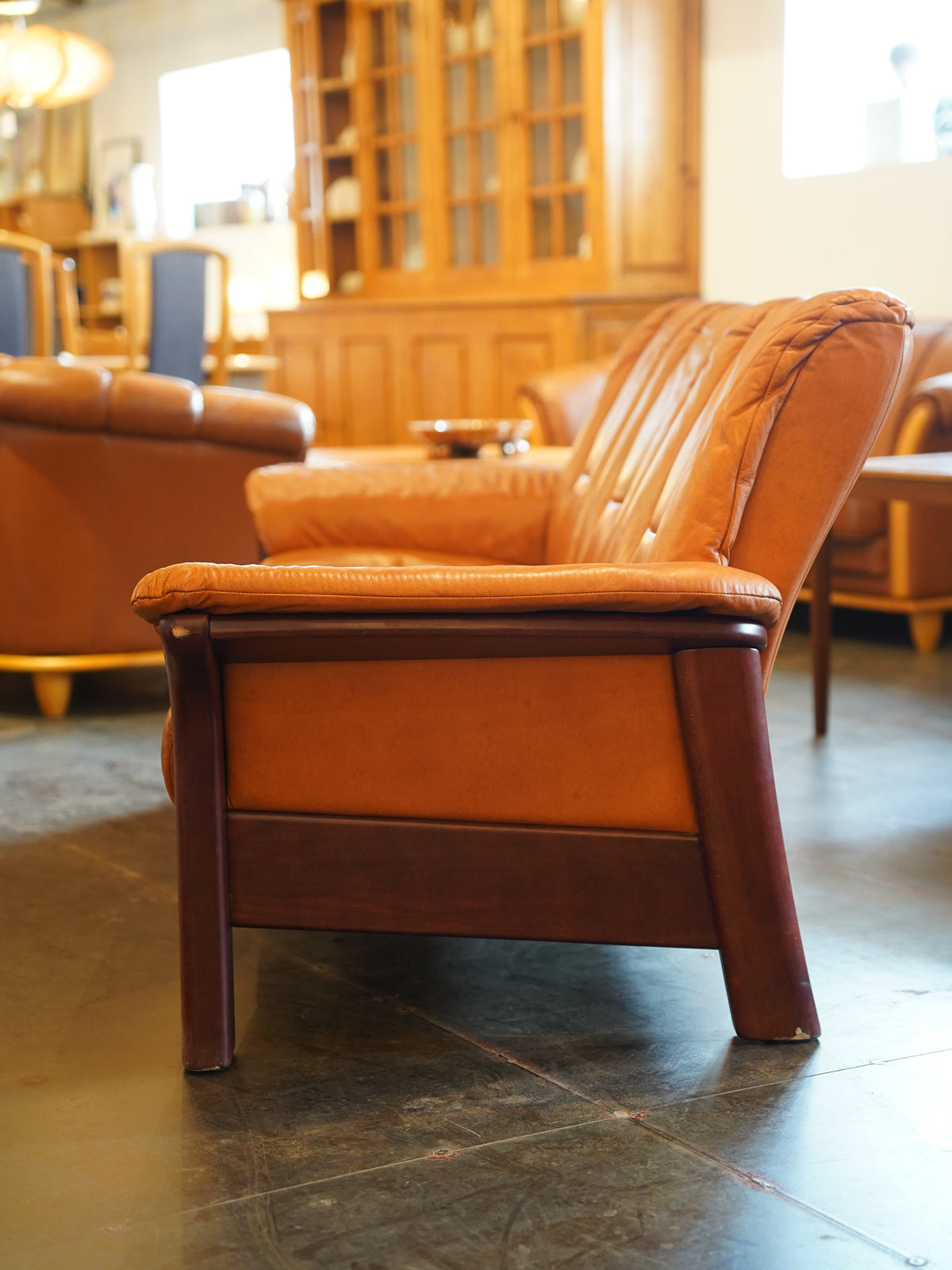 ※アーカイブしない EKORNES - レザー ローバック 3シーター - Norway , 1970's - HOLD anynal shiba