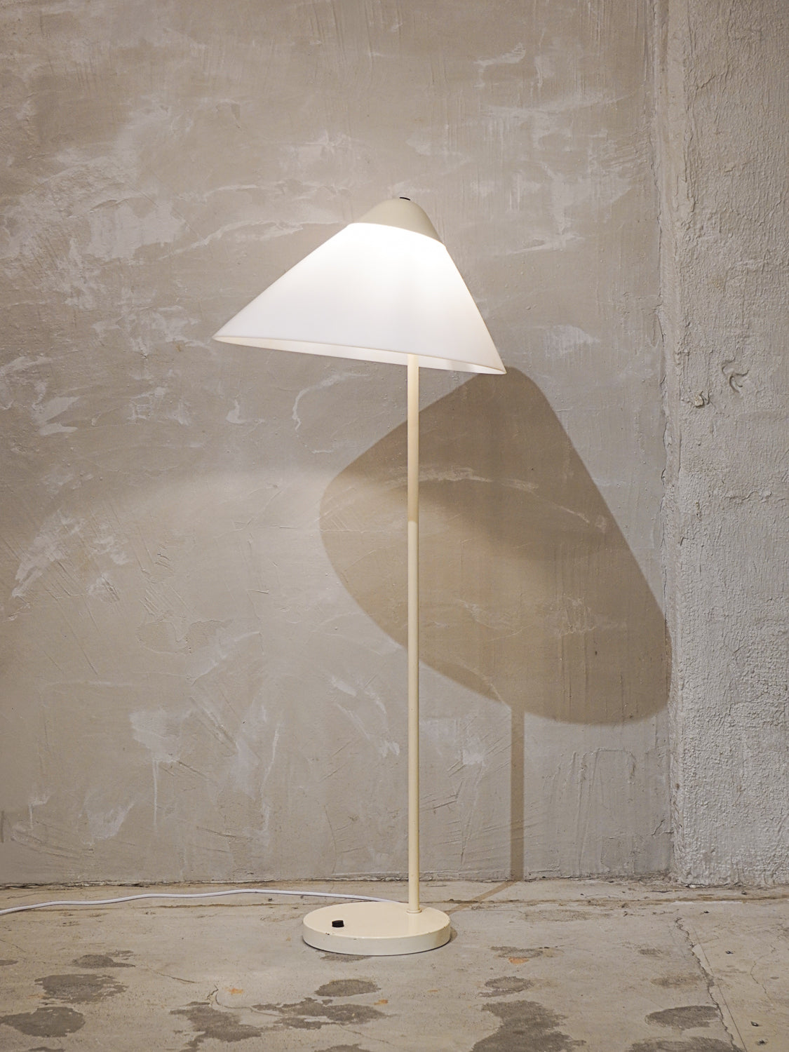 Louis Poulsen社  , Hans J Wegner - "Opala" フロアランプ - 1970's , Denmark - bob's box