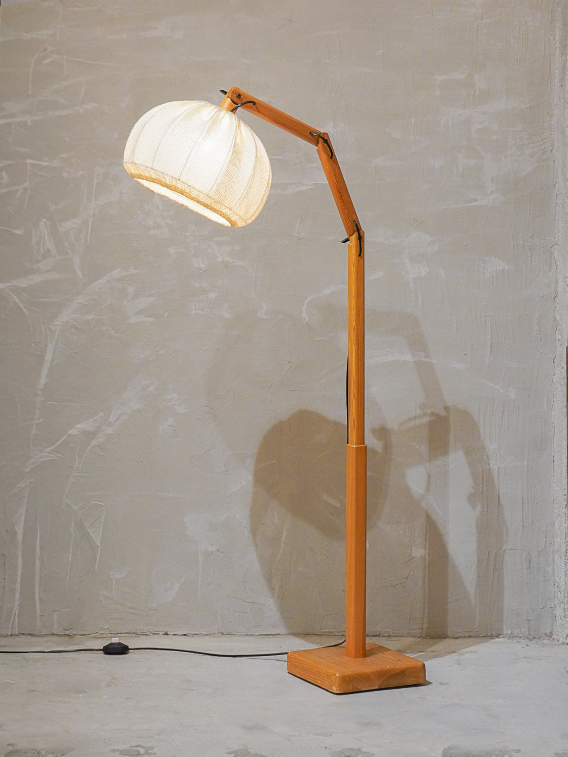 パインウッド フロアランプ - 1970's Sweden - cerote antiques