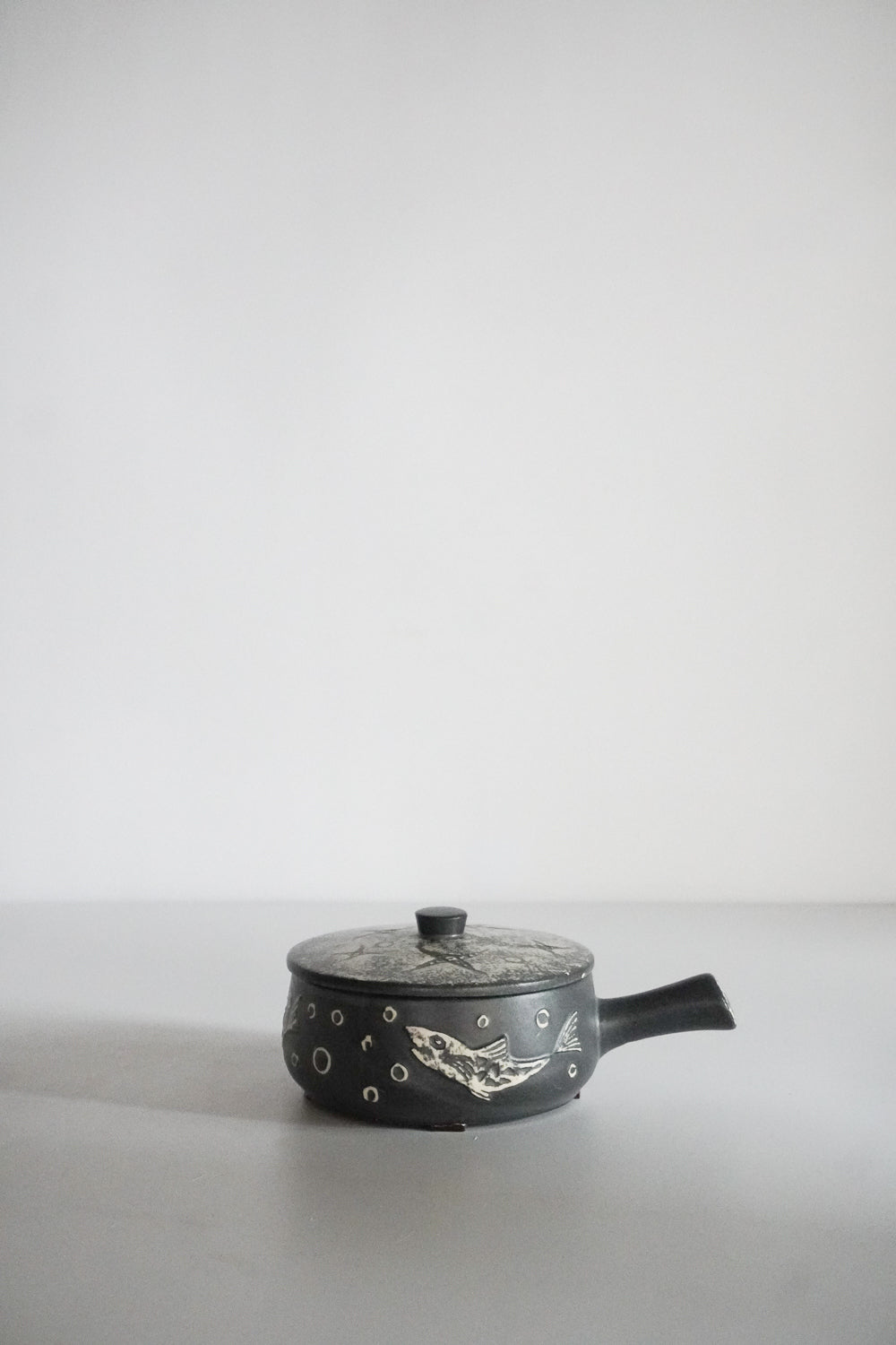 Denmark セラミックキャセロール <br>ヴィンテージ<br>cerote antiques - ヴィンテージ SHARK ATTACK