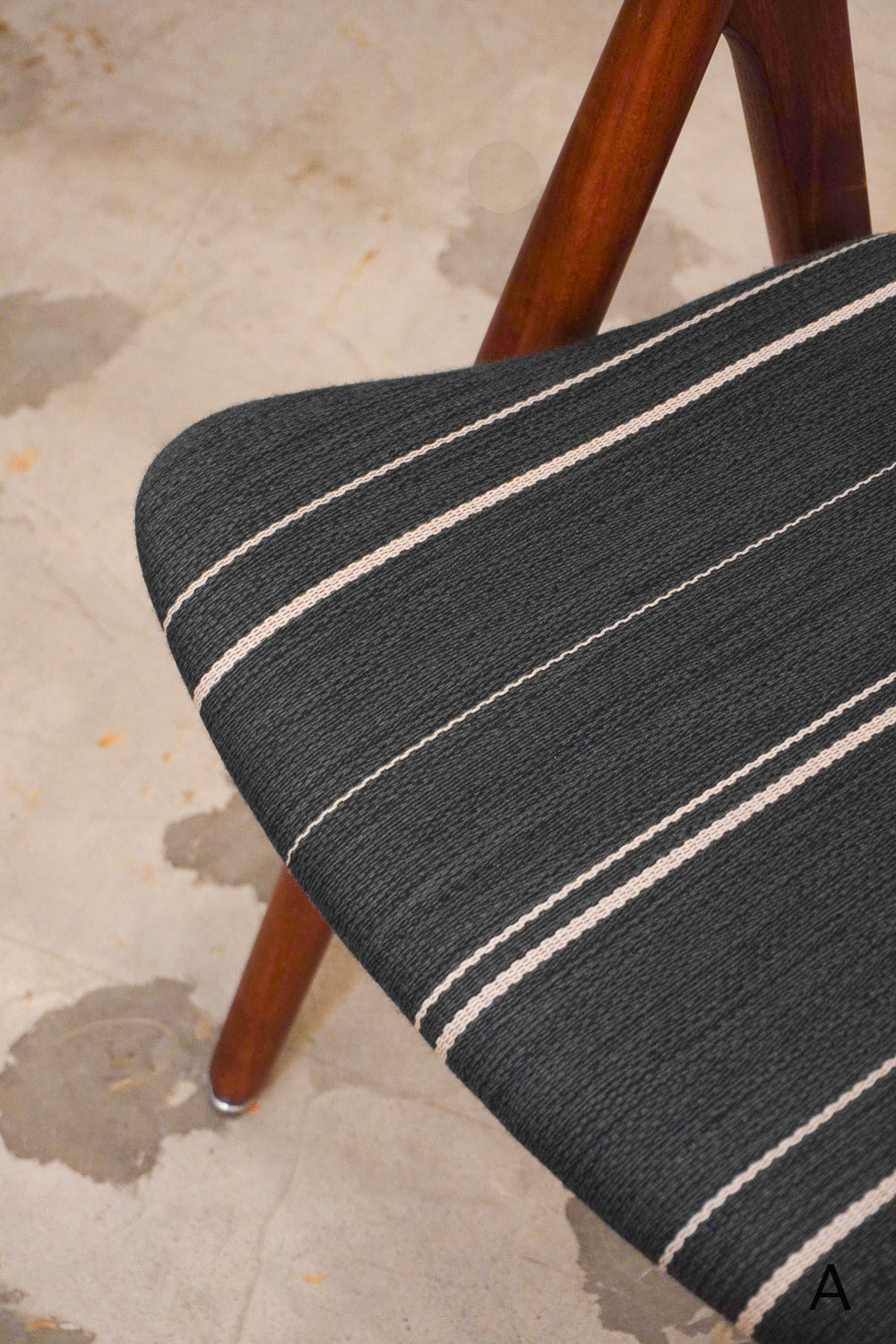 Hans J. Wegner CH29 ダイニングチェア(A/B) 2脚<br>ヴィンテージ <br>大阪店 - ヴィンテージ SHARK ATTACK