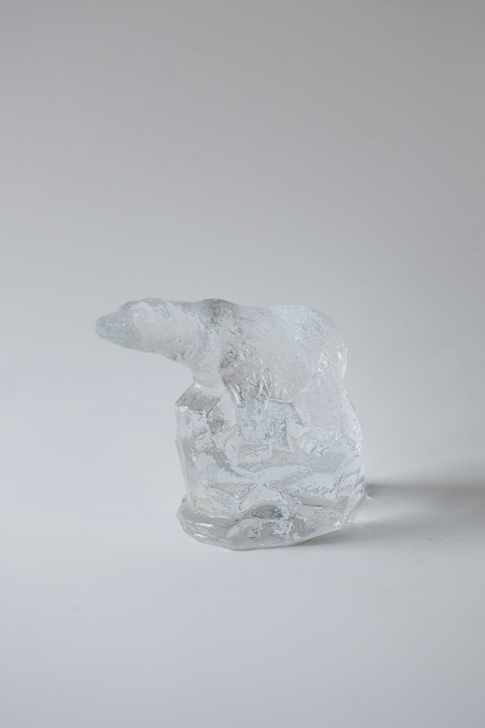 Eda Kristall 社<br>シロクマ オブジェ<br>Sweden <br>cerote antiques - ヴィンテージ SHARK ATTACK