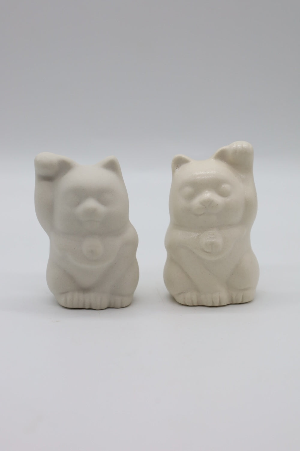 宮創製陶所 <br>Maneki-neko White <br>reload店 - ヴィンテージ SHARK ATTACK