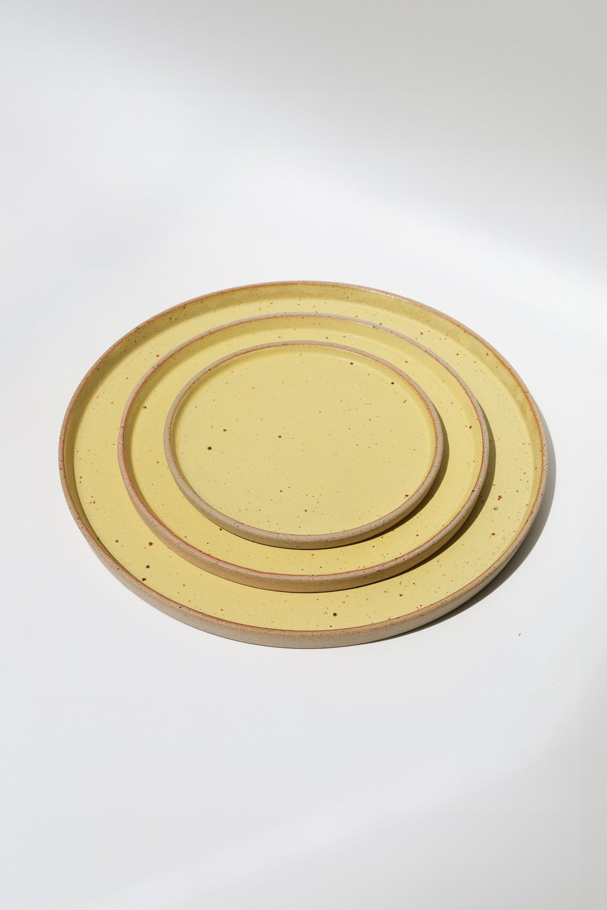 ONE KILN CERAMICS - FLAT PLATE M /  lemon yellow