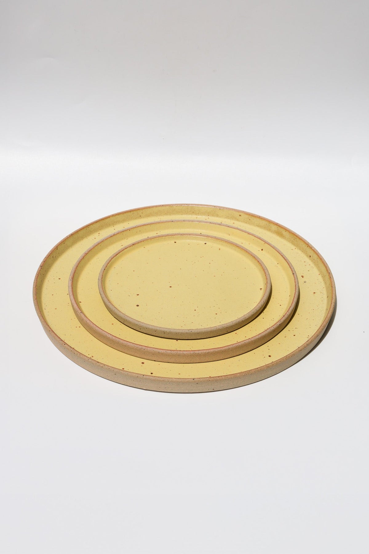 ONE KILN CERAMICS - FLAT PLATE M /  lemon yellow