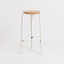 TIPTOE<br>BIG LOU bar stool – SOLID OAK <br>CLOUDY WHITE - ヴィンテージ SHARK ATTACK