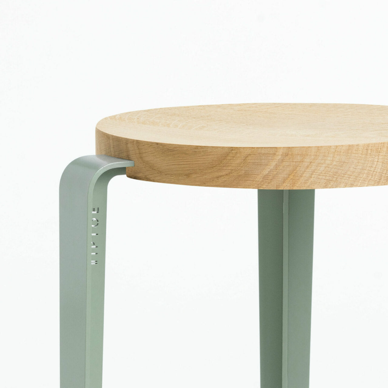 TIPTOE<br>LOU stool – SOLID OAK <br>EUCALYPTUS GREY - ヴィンテージ SHARK ATTACK