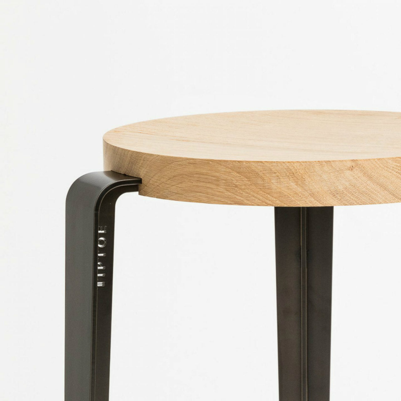 TIPTOE<br>MI LOU mid-high stool – solid wood – SOLID OAK <br>DARK STEEL - ヴィンテージ SHARK ATTACK
