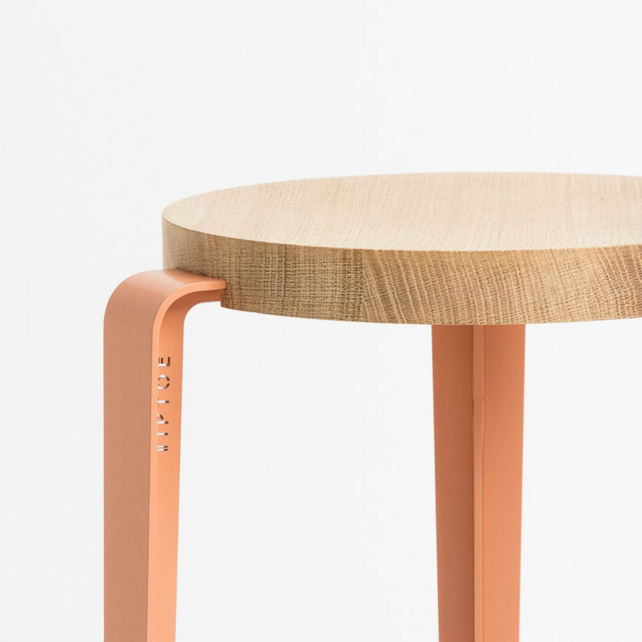 TIPTOE<br>LOU stool – SOLID OAK <br>ASH PINK - ヴィンテージ SHARK ATTACK